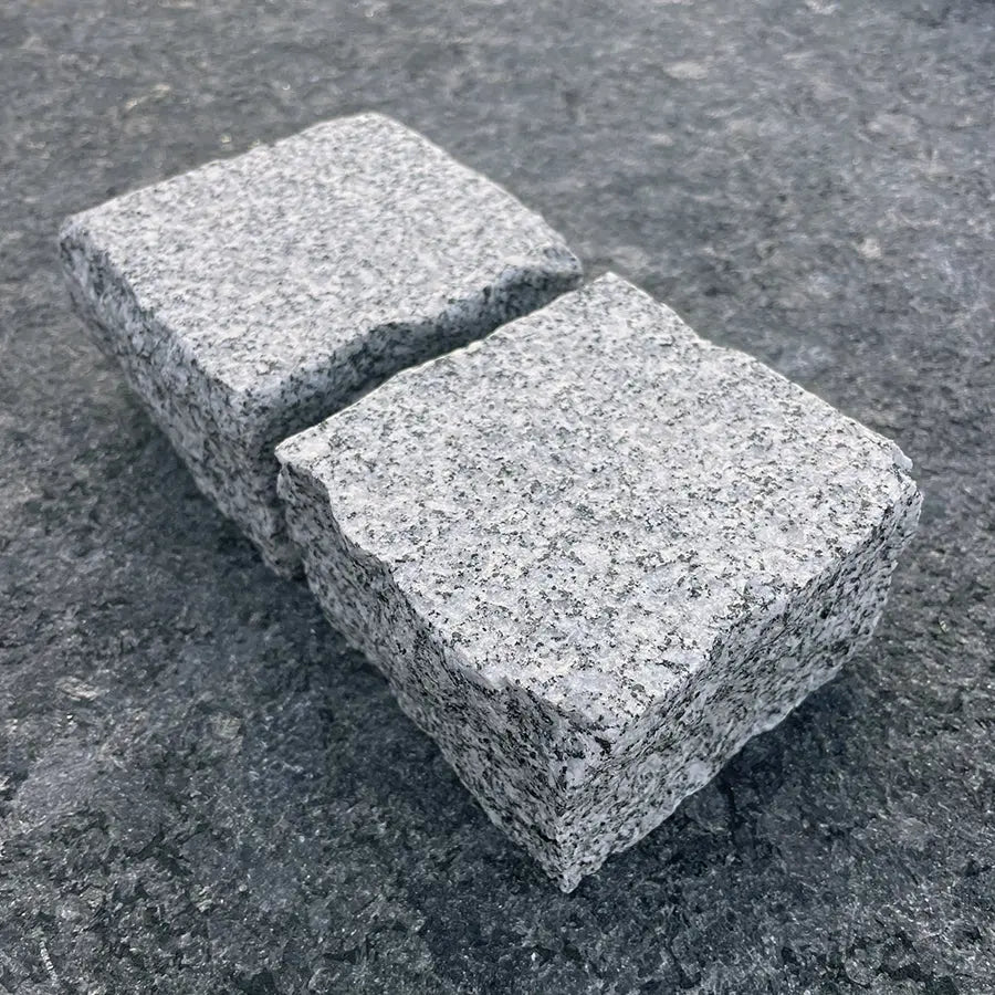 Pavé en granit SILVERSAND Flammé - Minéral Pierre Naturelle