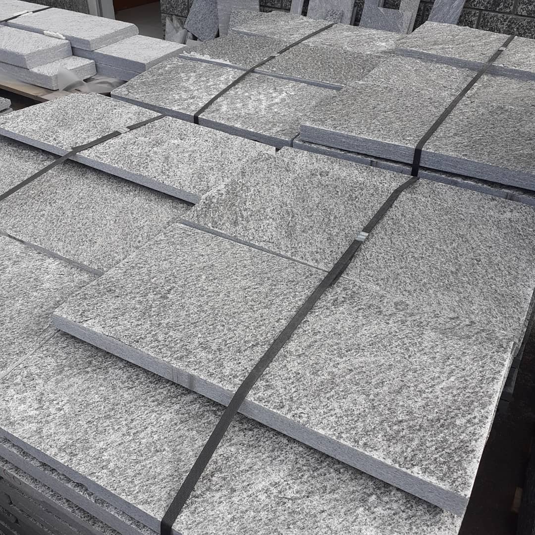Dallage en Gneiss ALPINA WHITE Brossé - Minéral Pierre Naturelle
