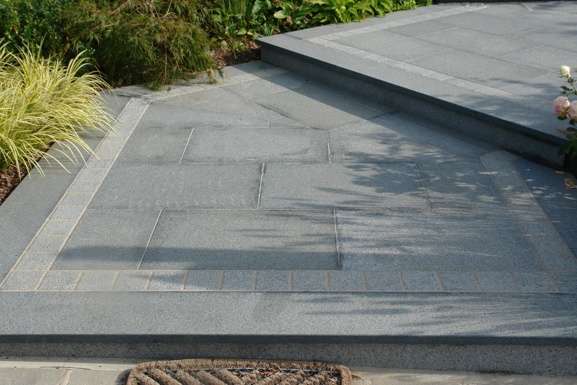 Escalier en granit KURU DARK - Minéral Pierre Naturelle