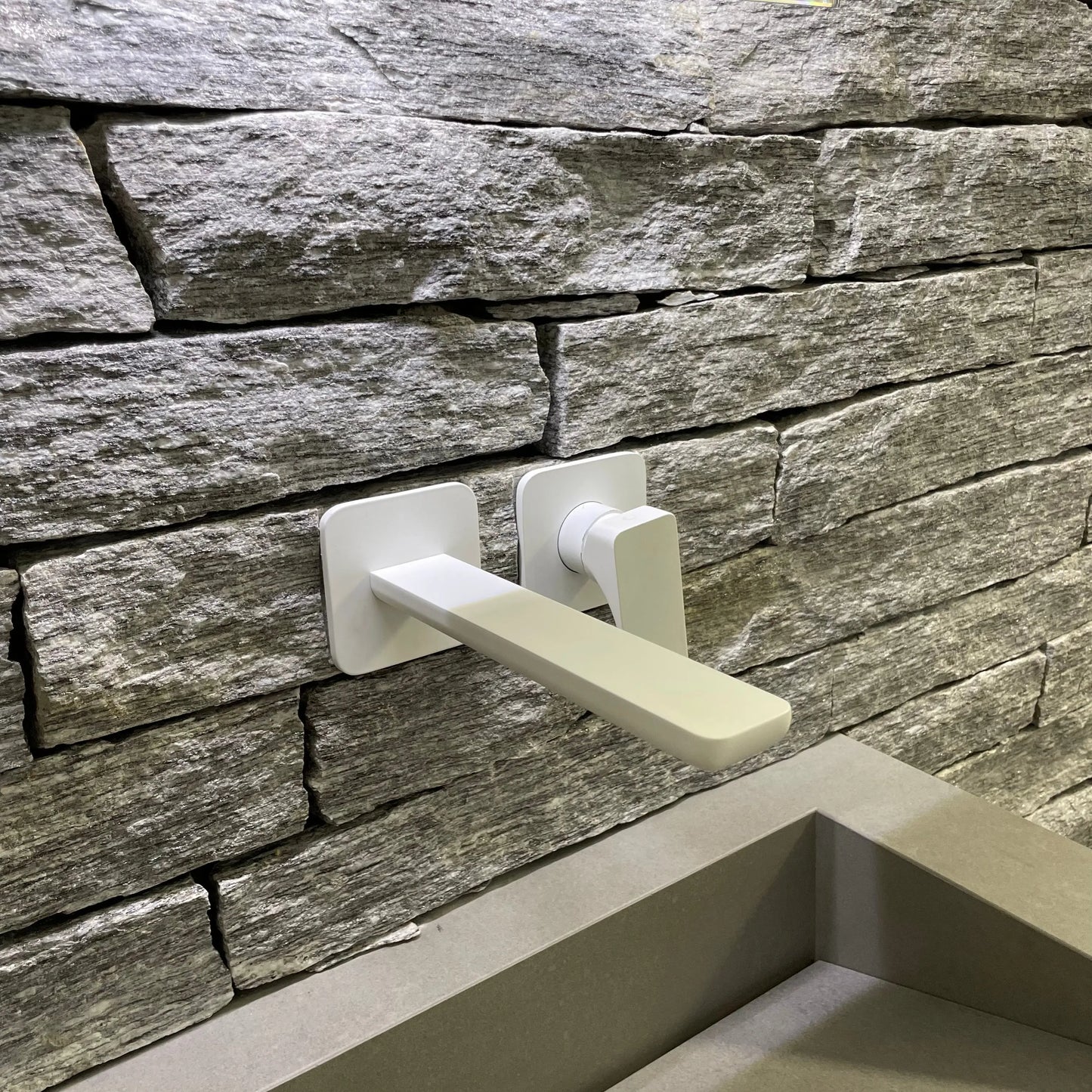 Barrette calibrée en Gneiss ALPINA WHITE - Petit format - Minéral Pierre Naturelle