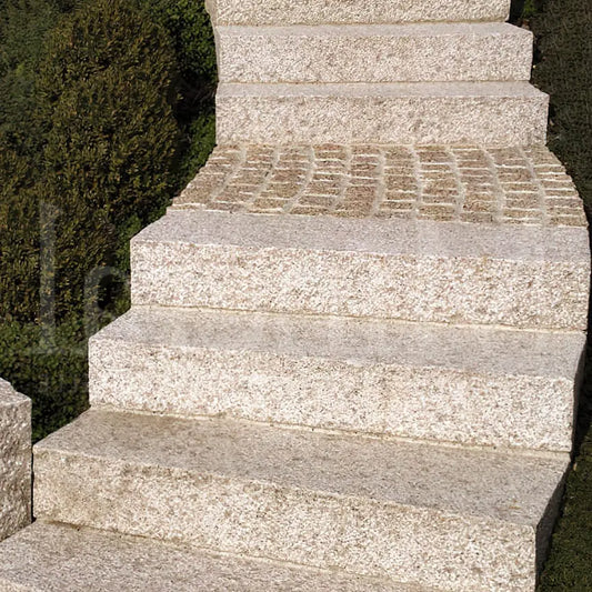 Bloc marche en Granit JAUNE SAVANE