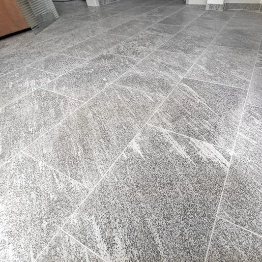 Dallage en Gneiss ALPINA WHITE Adouci - Minéral Pierre Naturelle