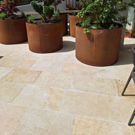 Dallage en pierre calcaire ALMENDRA flammé - Minéral Pierre Naturelle