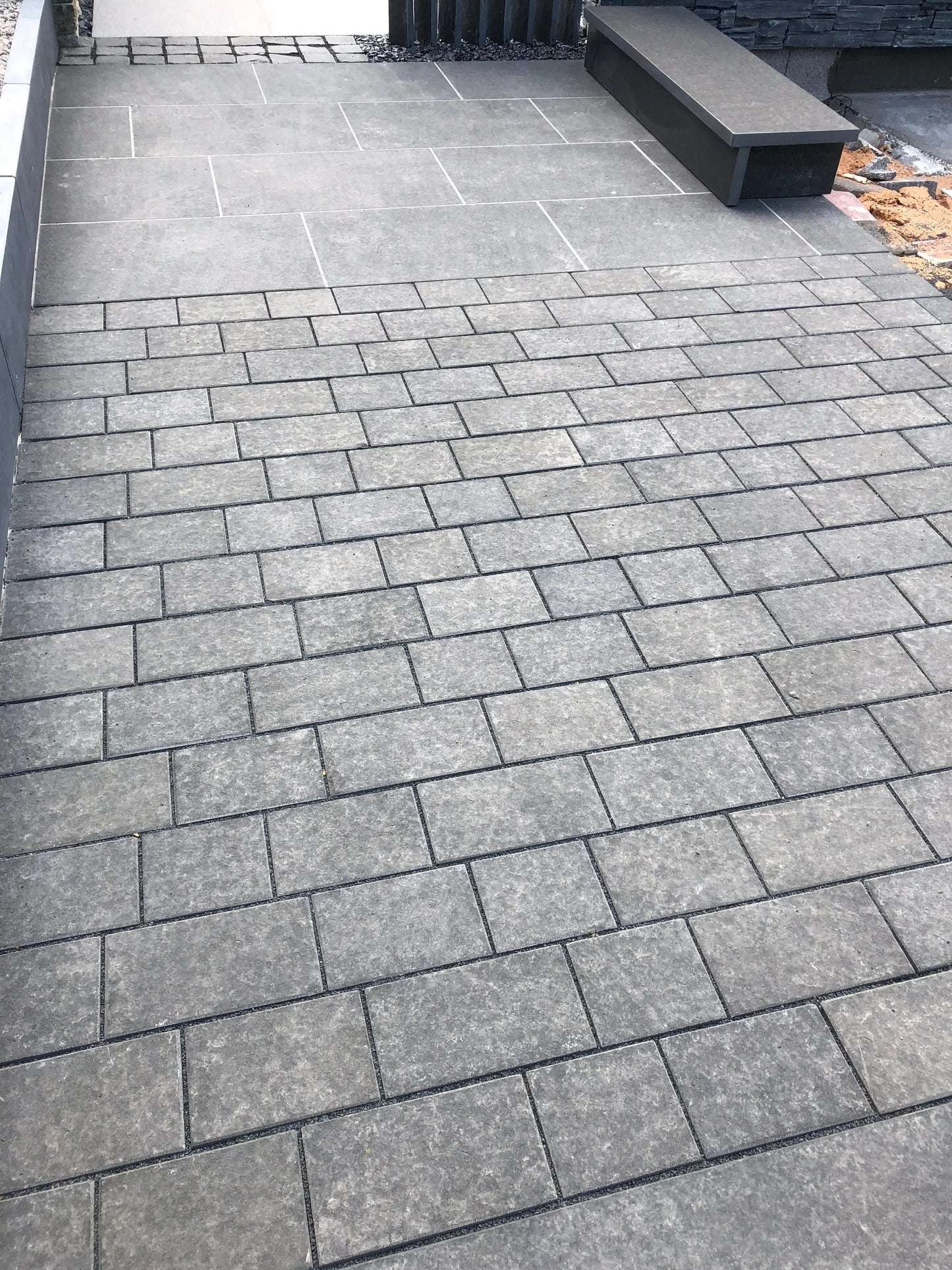 Pavé en BASALTE SUPER BLACK flammé - Minéral Pierre Naturelle