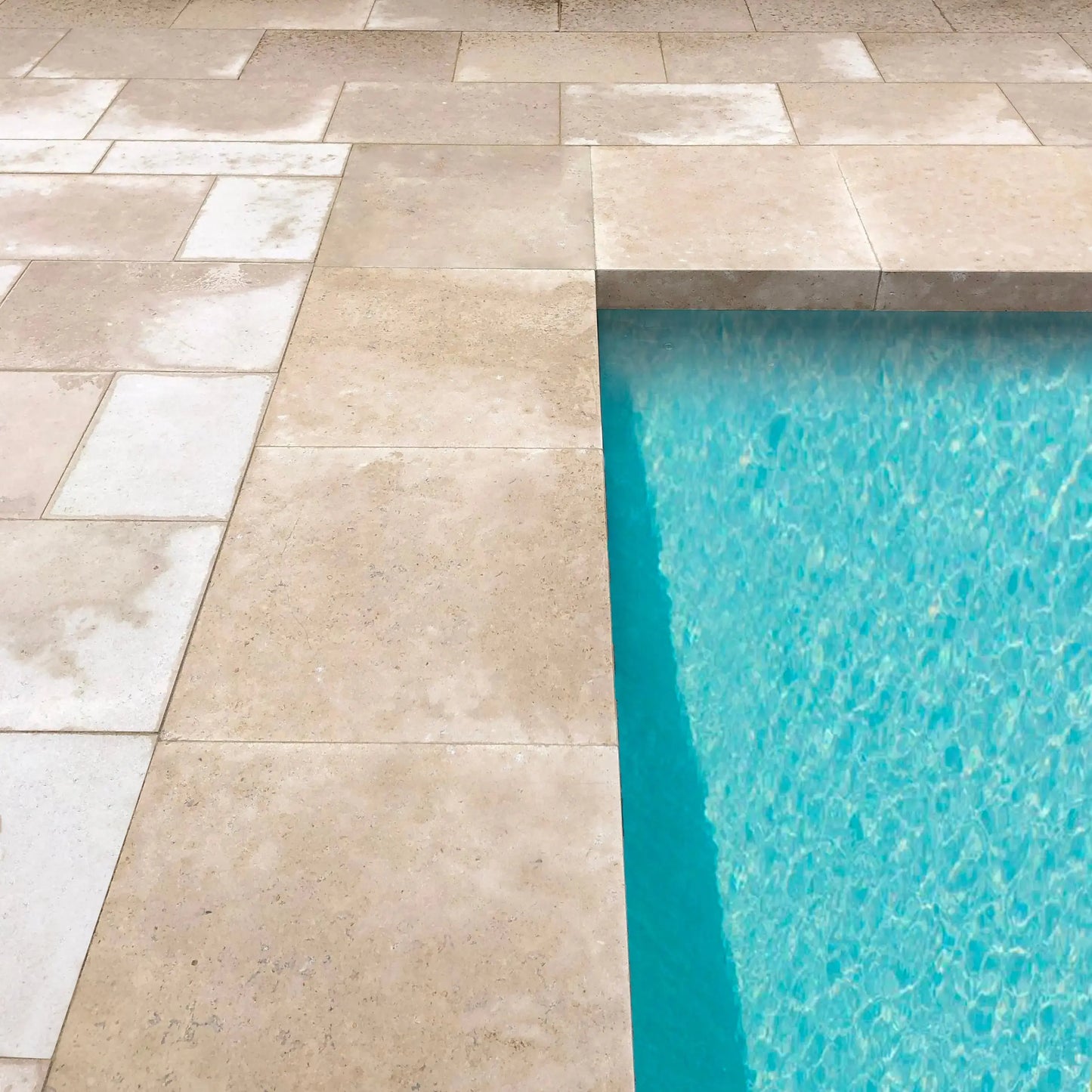 Margelle en pierre calcaire SINAI PEARL - Épaisseur 6 à 8 cm - Minéral Pierre Naturelle