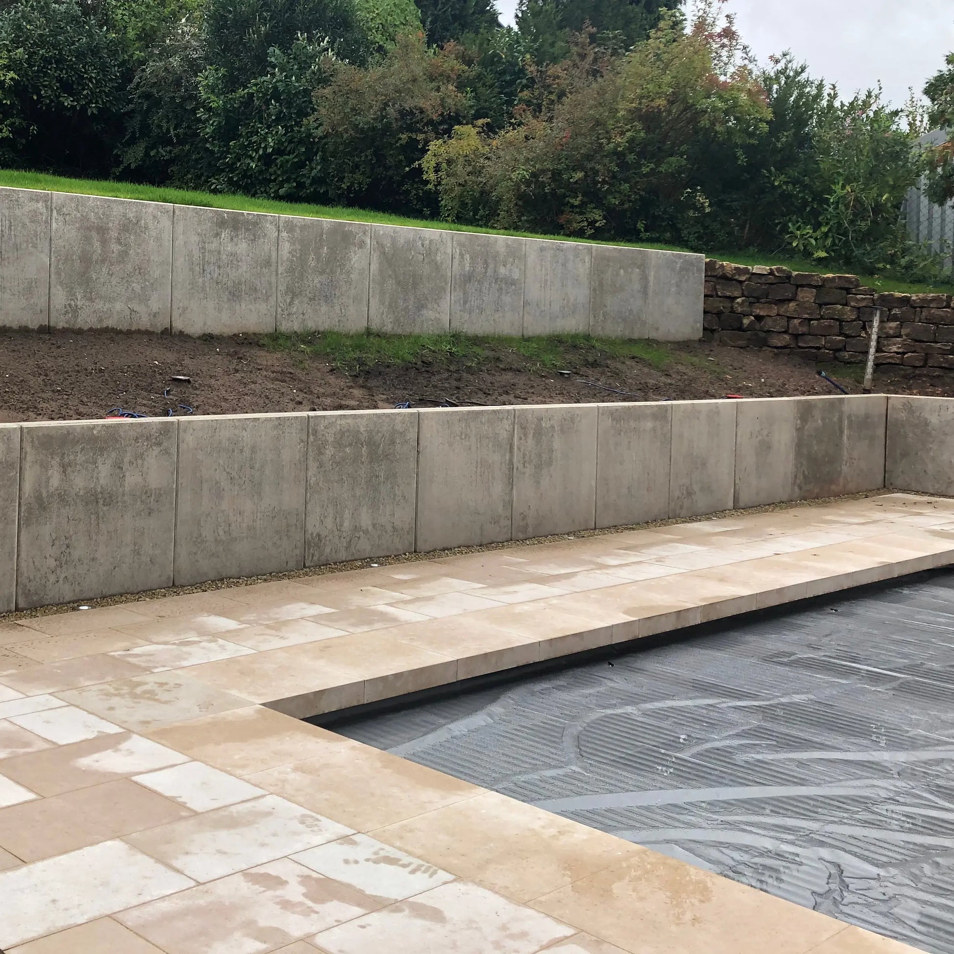 Margelle en pierre calcaire SINAI PEARL - Épaisseur 6 à 8 cm - Minéral Pierre Naturelle