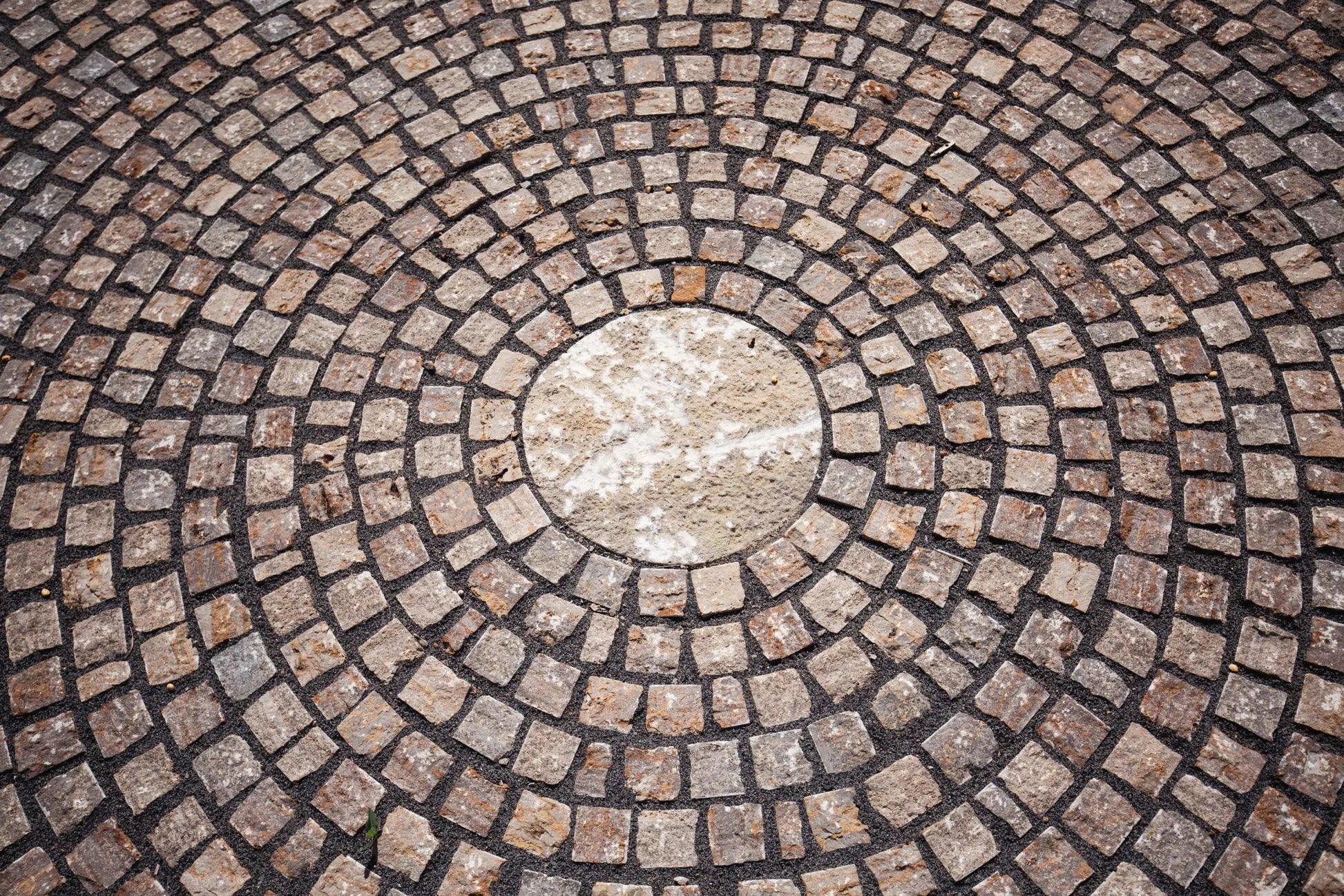 Pavé en pierre calcaire KIRCHHEIMER Vieilli - Minéral Pierre Naturelle