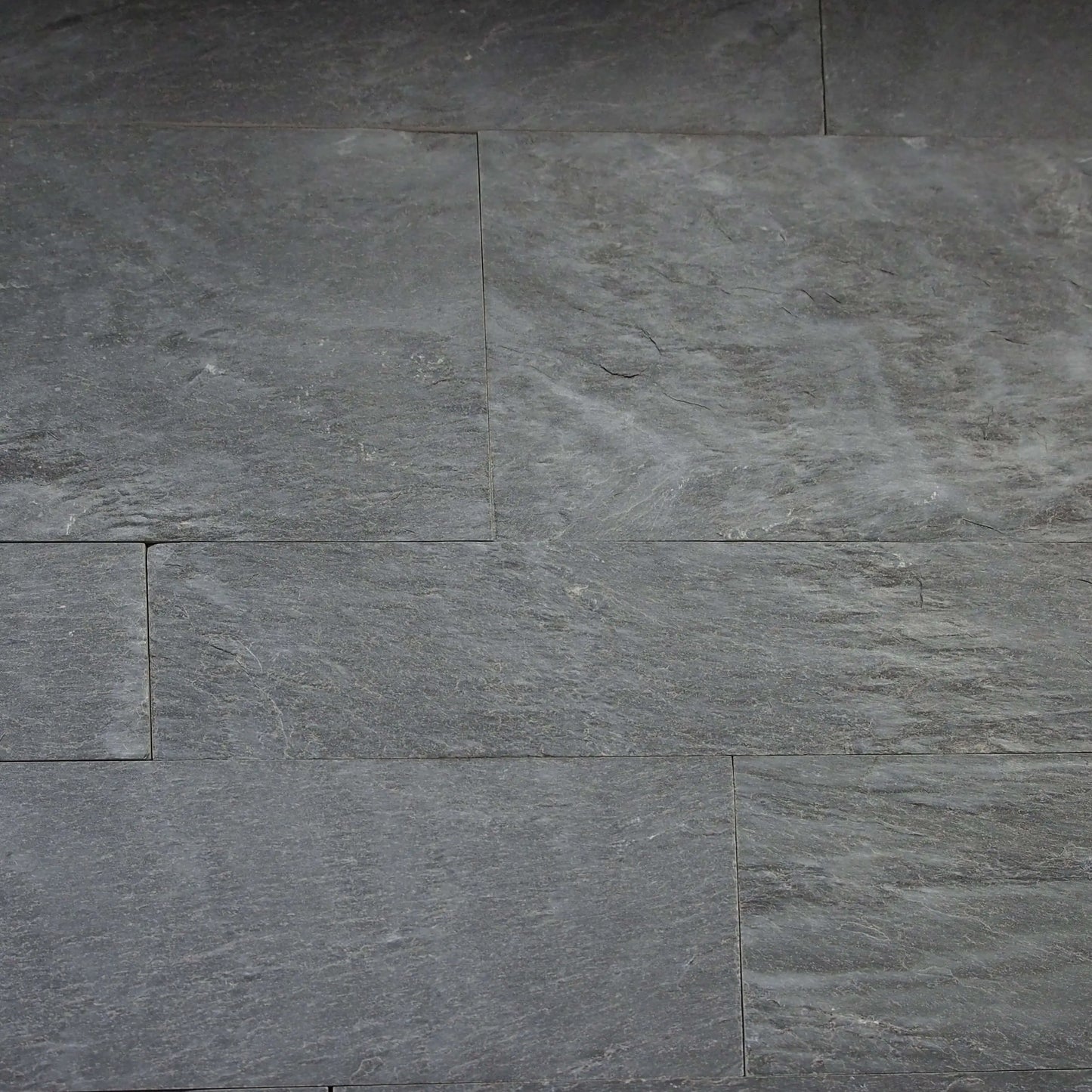 Parement en Ardoise PHYLLITE - Finition : Toutes faces naturelles, bords scié