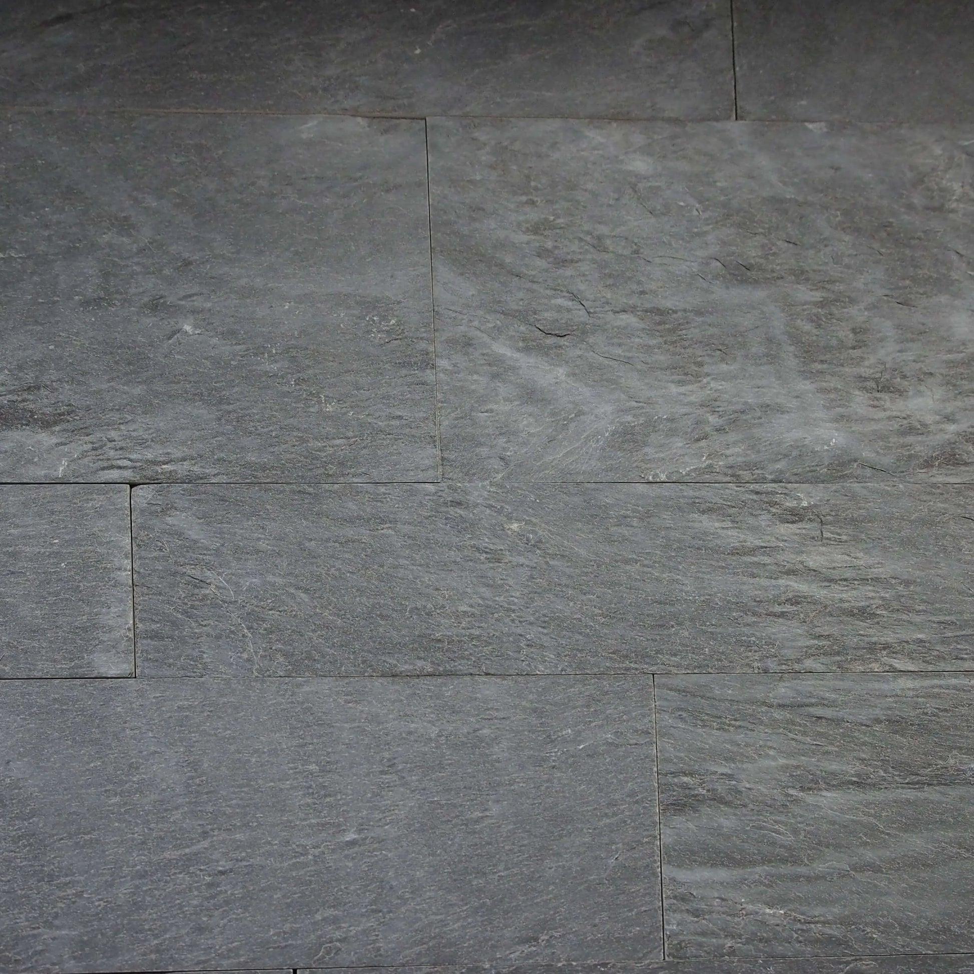 Parement en Ardoise PHYLLITE - Finition : Toutes faces naturelles, bords scié