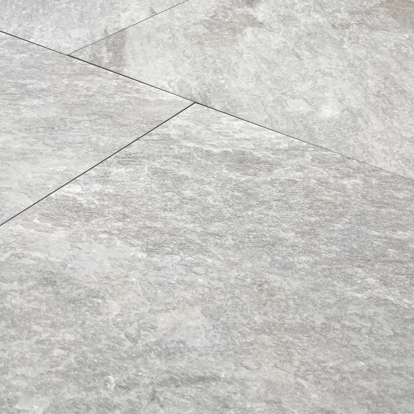 Grès cérame effet pierre QUARTZIT LIGHT GREY - 60 x 60 x 2 cm - Minéral Pierre Naturelle