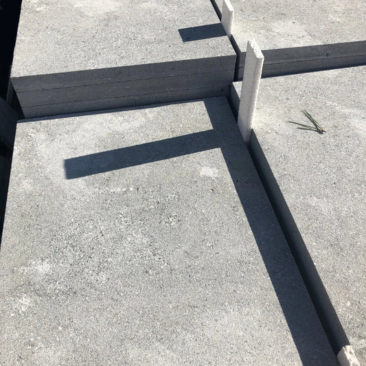 Escalier en pierre calcaire GRIS MONCERAT - Minéral Pierre Naturelle