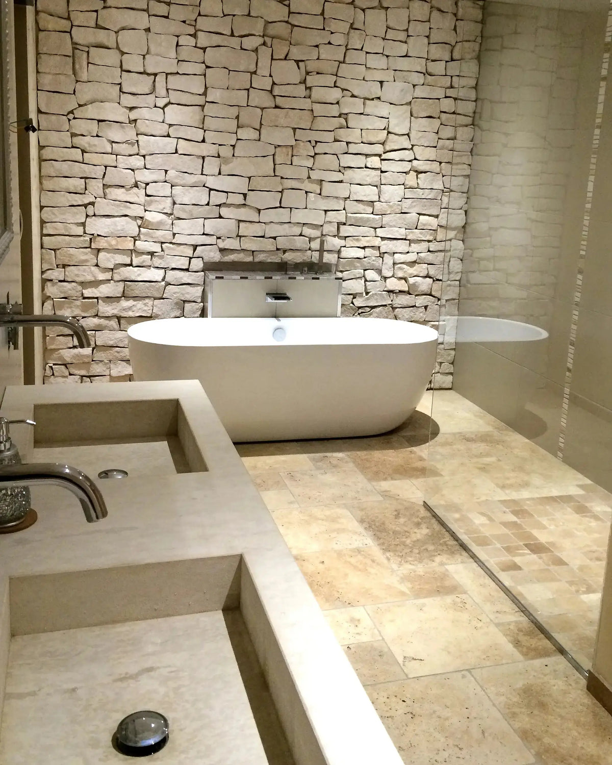 Travertin + mur moellons- (1).webp