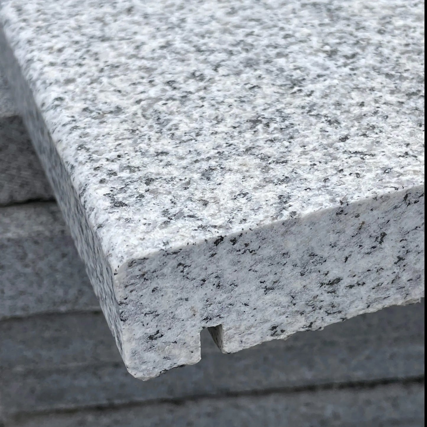 Couvre mur / Couvertine en granit gris clair SILVERSAND, finition flammée - pierre naturelle