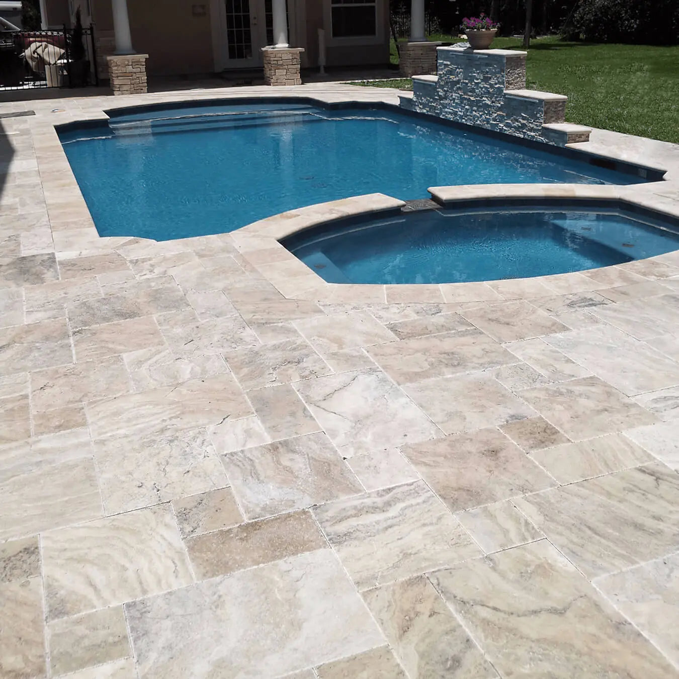 Dallage en TRAVERTIN PHILLY Vieilli - Minéral Pierre Naturelle