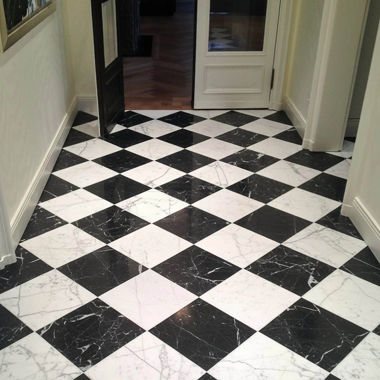 Dallage à damier MARBRE DE CARRARE et NOIR MARQUINA