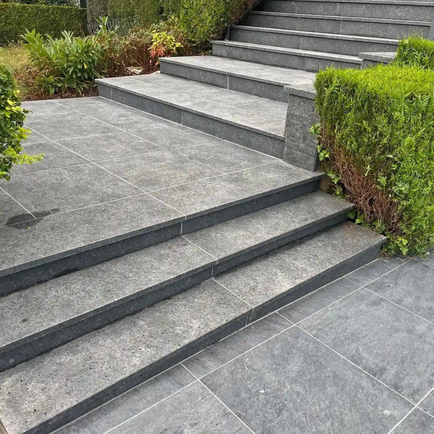 Escalier en granit JADE BLACK - Minéral Pierre Naturelle