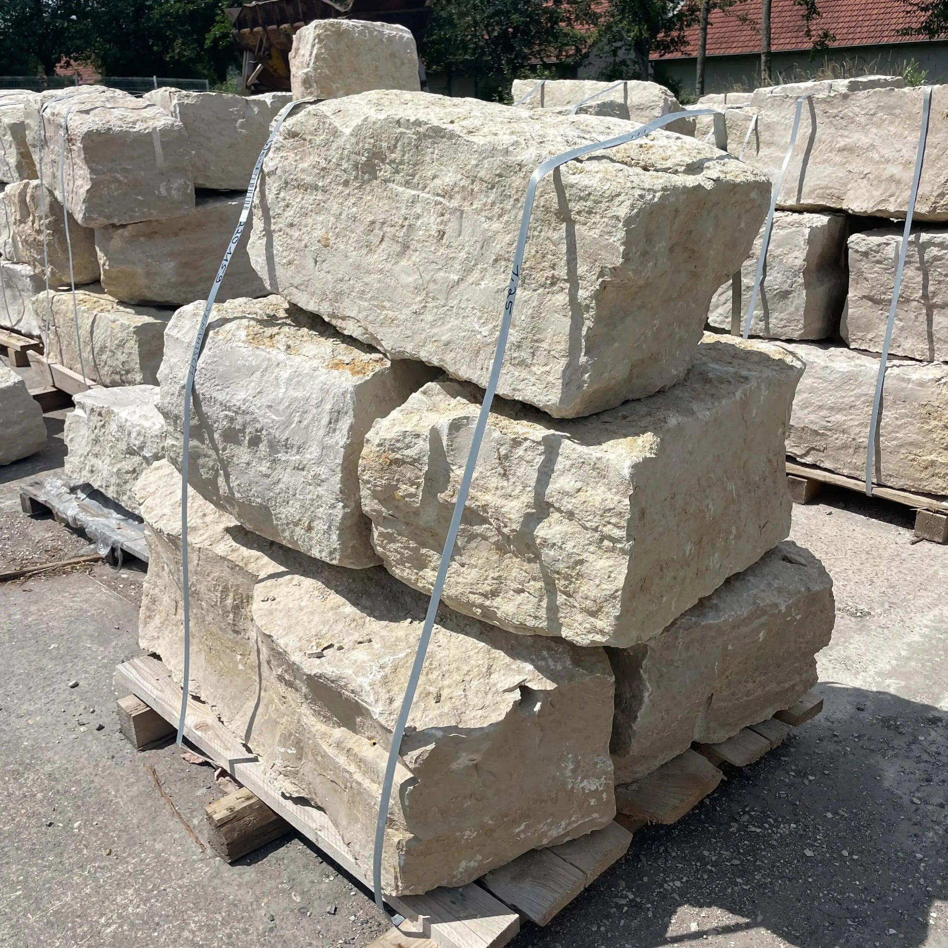 Blocs de soutènement en pierre calcaire JURA - Minéral Pierre Naturelle