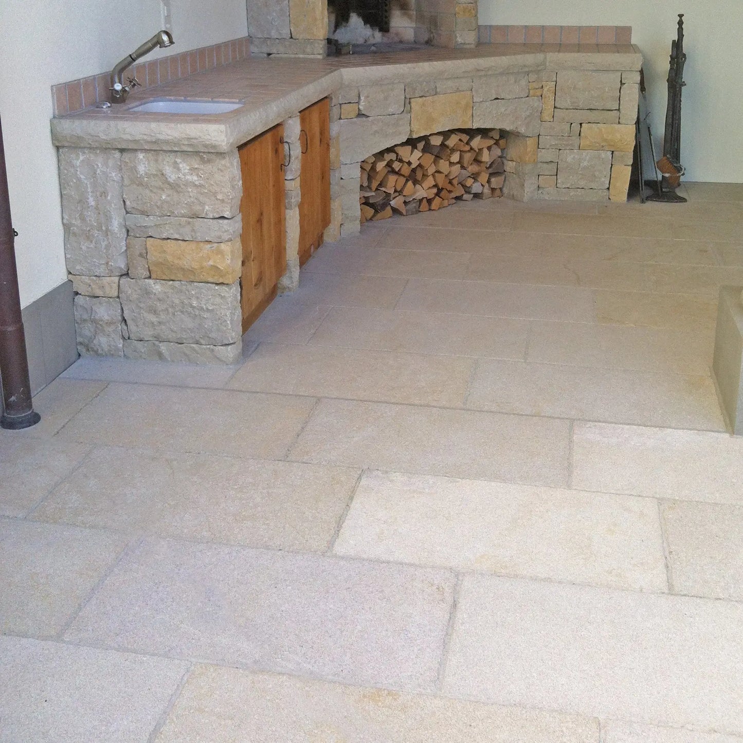 Dallage en pierre calcaire ALMENDRA Grenaillé - Minéral Pierre Naturelle