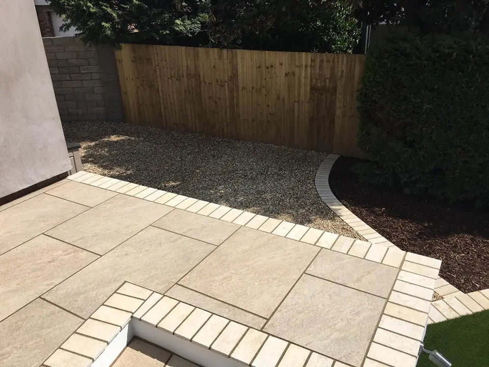 Grès cérame effet pierre QUARTZITE BEIGE - 90x60x2 : 
Finition : Effet pierre
Surface antidérapante R-11
Couleur : Beige
Bords : Rectifiés