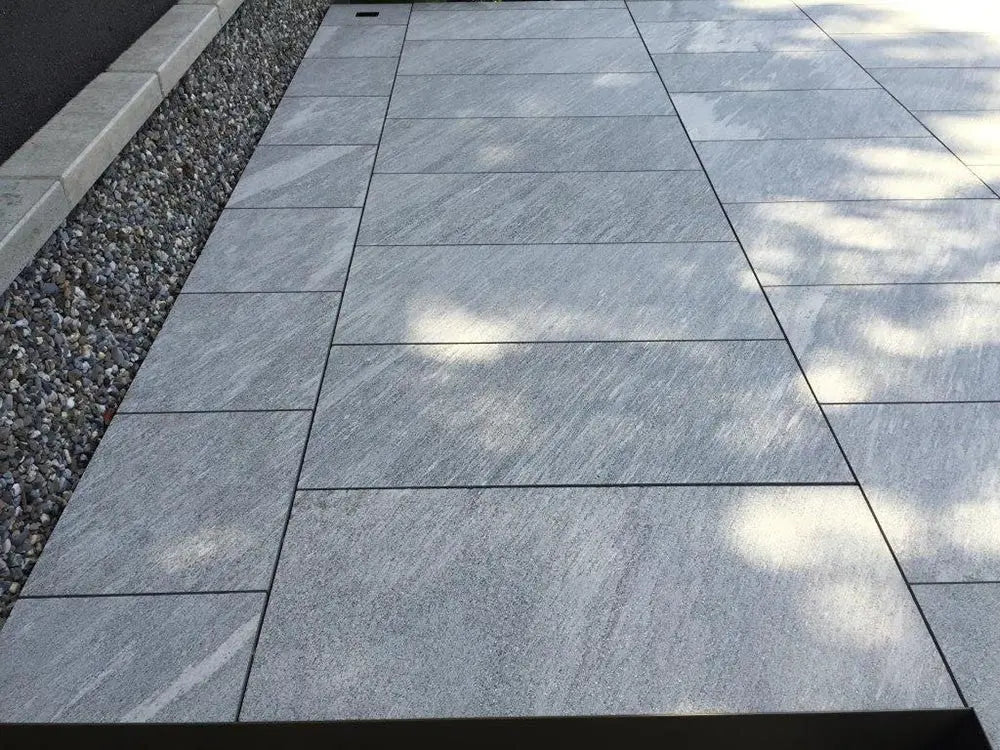 Dallage en Gneiss ALPINA WHITE Adouci - Minéral Pierre Naturelle