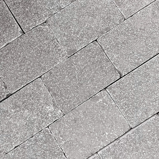 Pavé en pierre calcaire LIMA GRIS - Minéral Pierre Naturelle