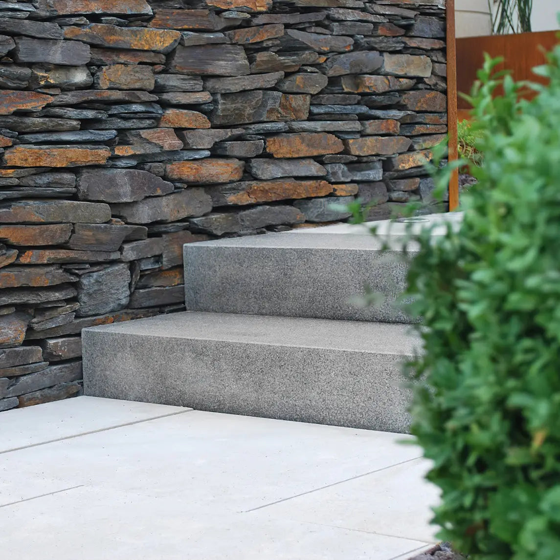 Marche Bloc en granit KURU DARK - Minéral Pierre Naturelle