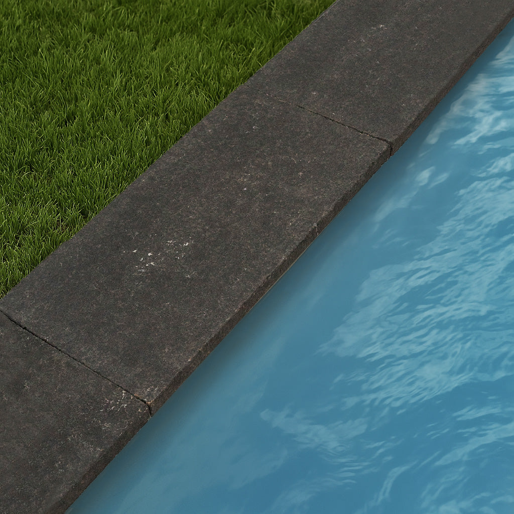 Margelle de piscine en BASALTE SUPER BLACK finition flamée, avec larmiers