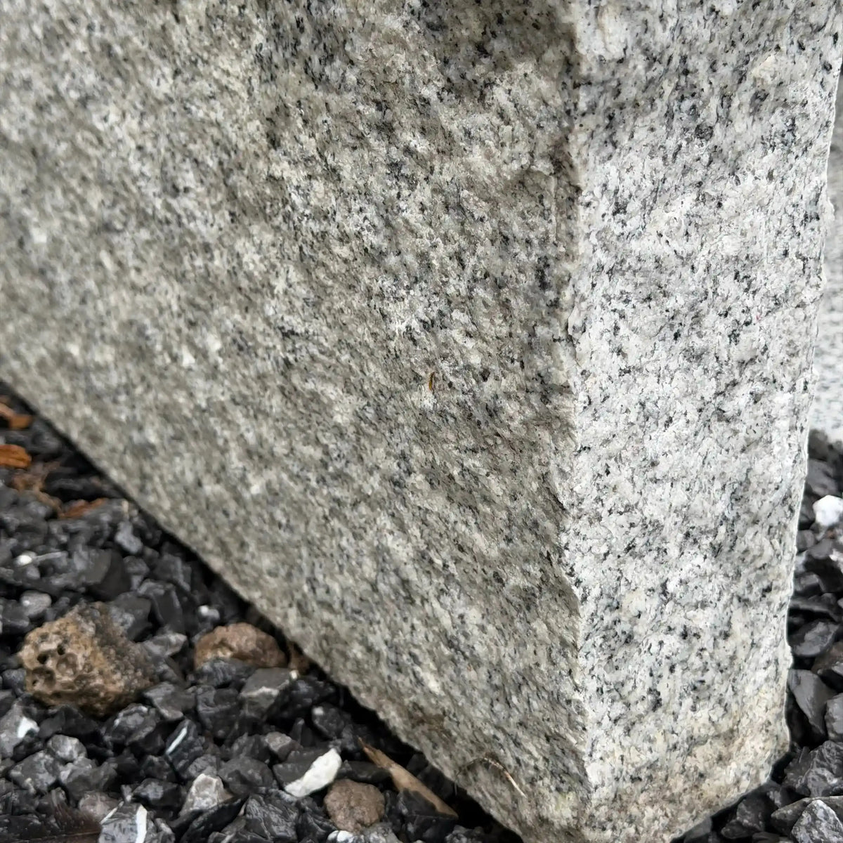 Margelle massive en granit SILVERSAND Minéral pierre naturelle