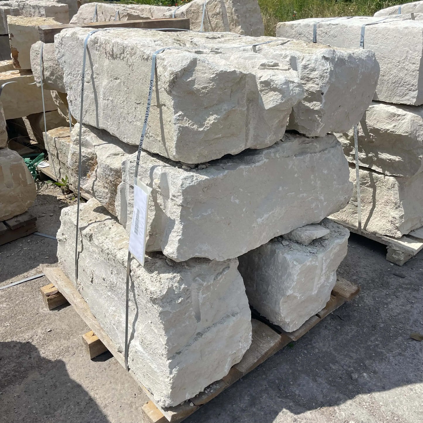 Blocs de soutènement en pierre calcaire JURA