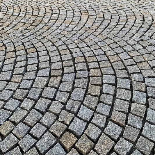Pavé en GRANIT MIX gris jaune - Minéral Pierre Naturelle