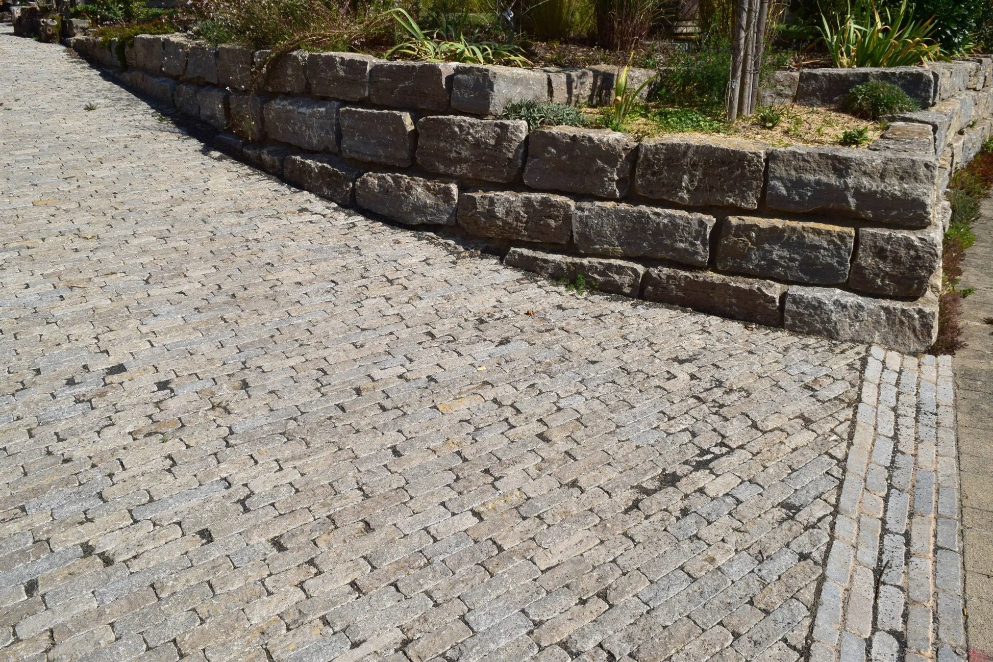 Pavé en pierre calcaire KIRCHHEIMER Naturel - Minéral Pierre Naturelle