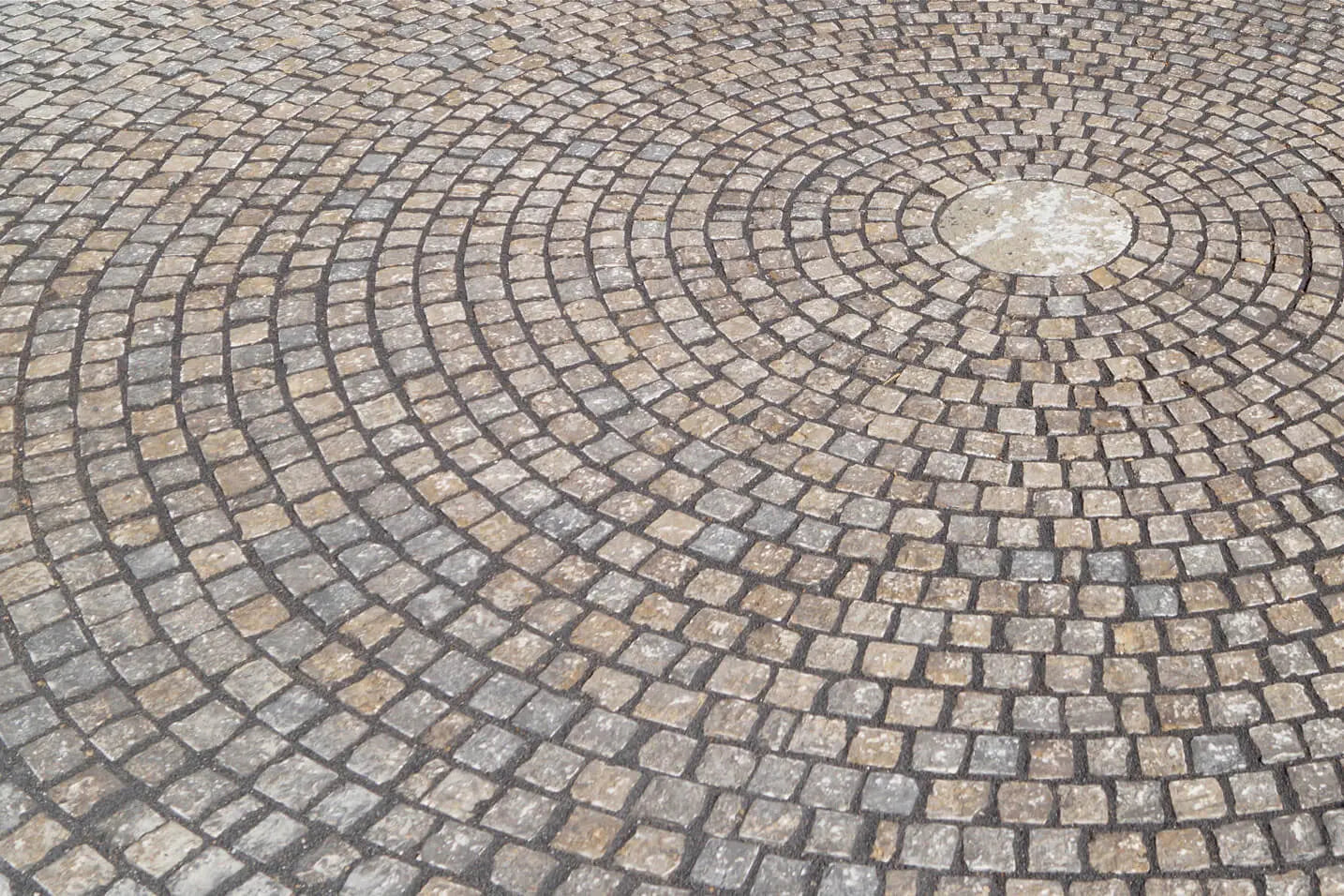 Pavé en pierre calcaire KIRCHHEIMER Vieilli - Minéral Pierre Naturelle