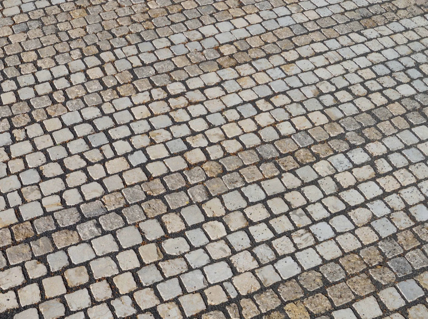 Pavé en pierre calcaire KIRCHHEIMER Vieilli - Minéral Pierre Naturelle