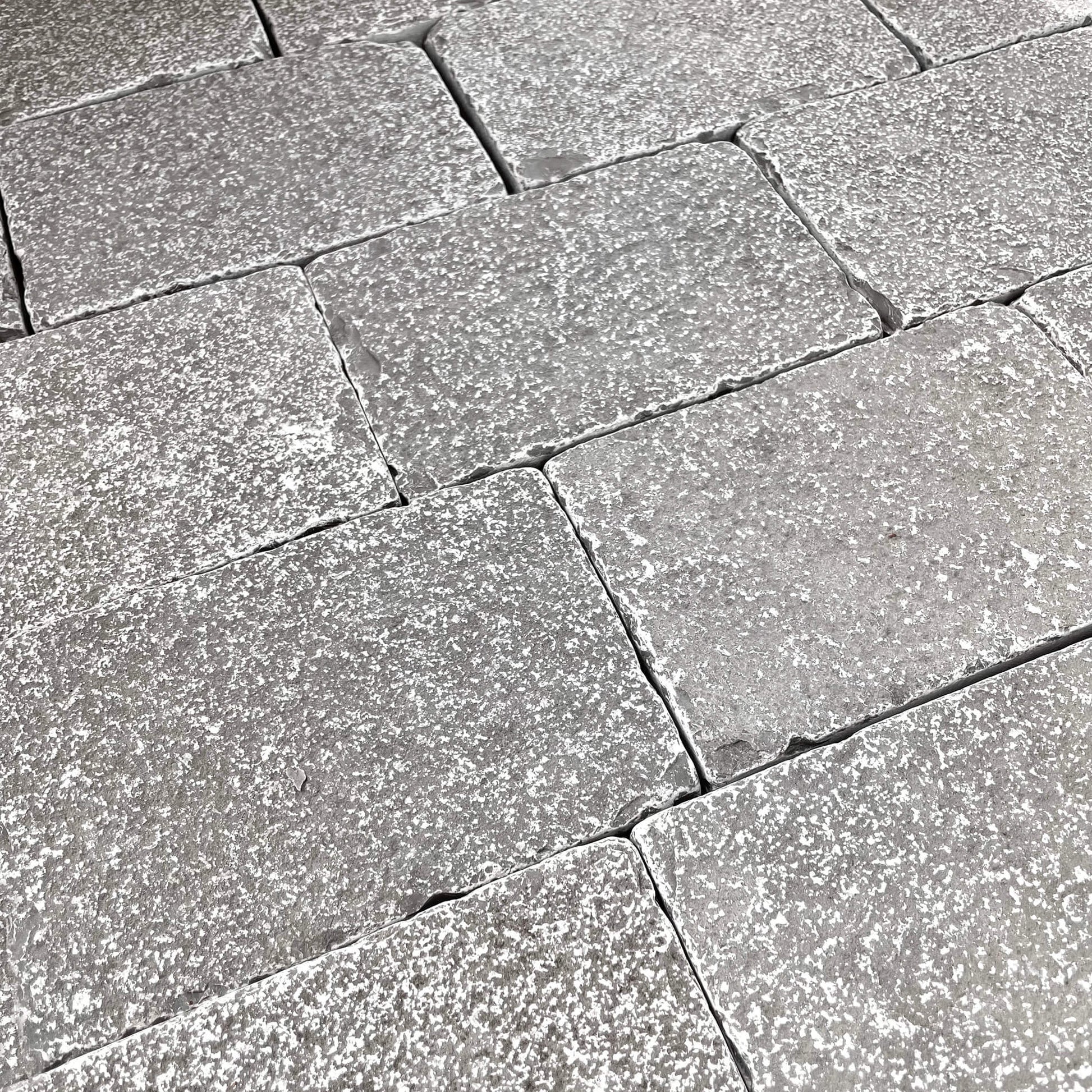 Pavé en pierre calcaire LIMA GRIS - Minéral Pierre Naturelle