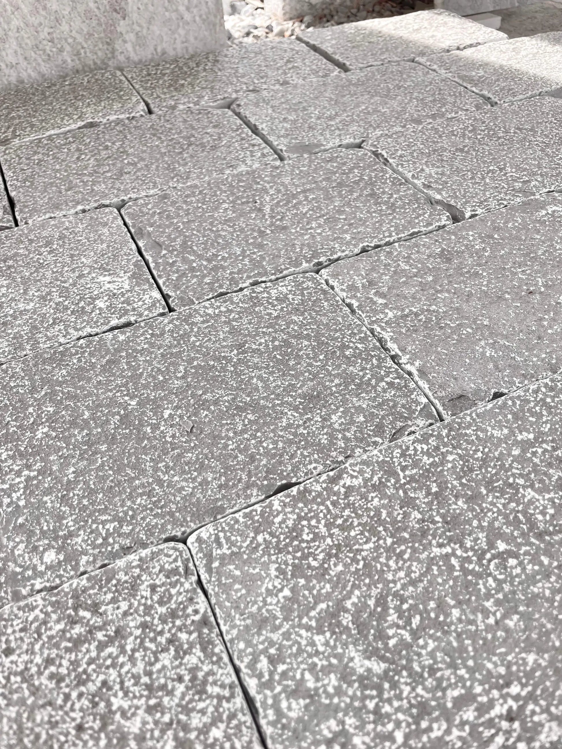 Pavé en pierre calcaire LIMA GRIS - Minéral Pierre Naturelle