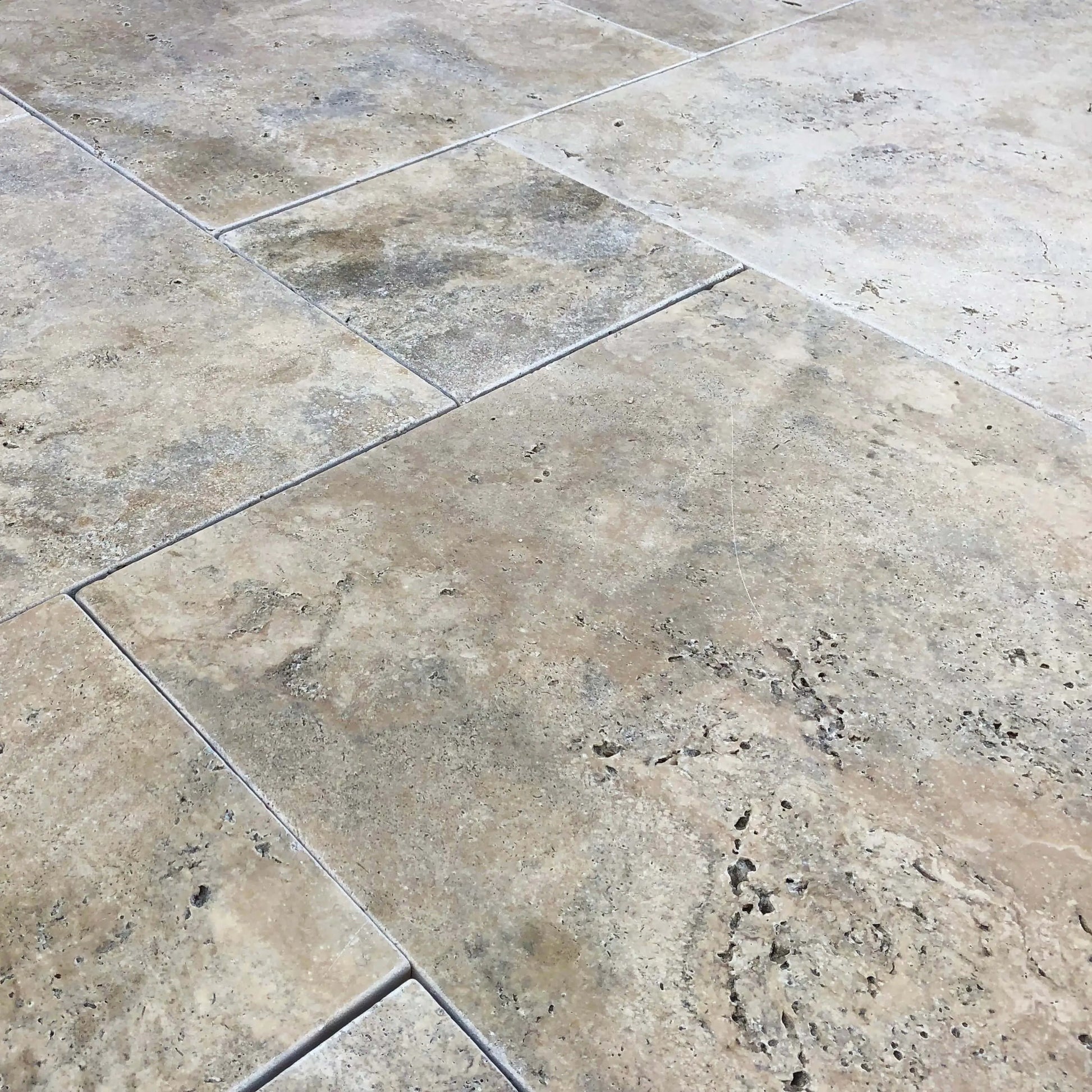 Dallage en TRAVERTIN PHILLY Vieilli - Minéral Pierre Naturelle