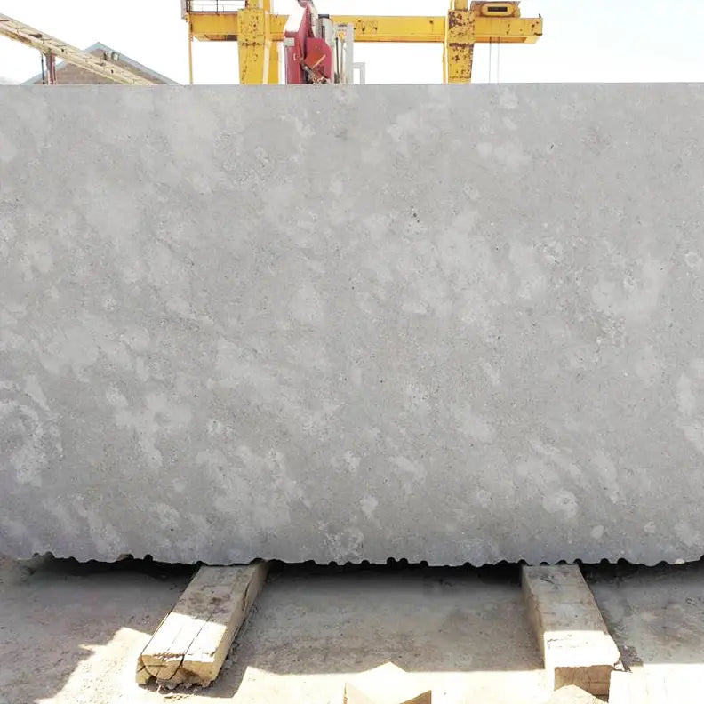 Escalier en pierre calcaire GRIS MONCERAT - Minéral Pierre Naturelle