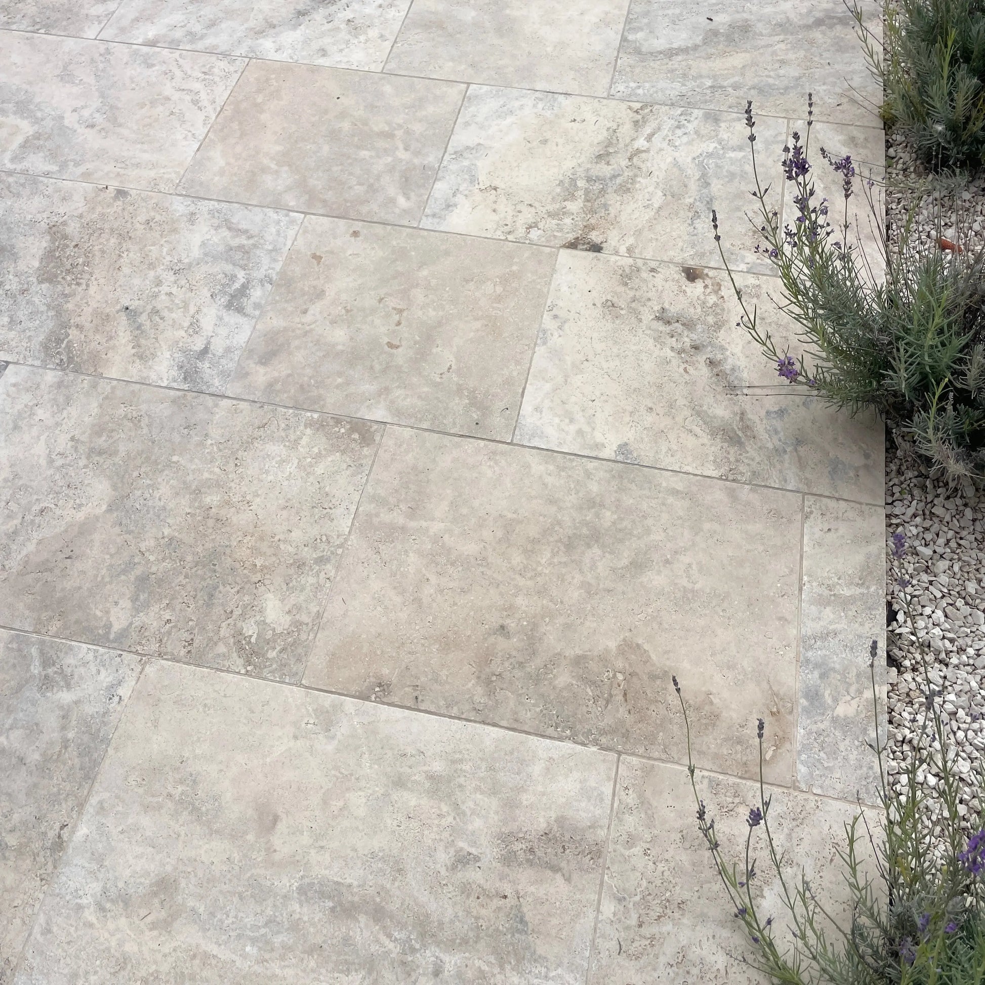 Dallage en TRAVERTIN PHILLY Vieilli - Minéral Pierre Naturelle