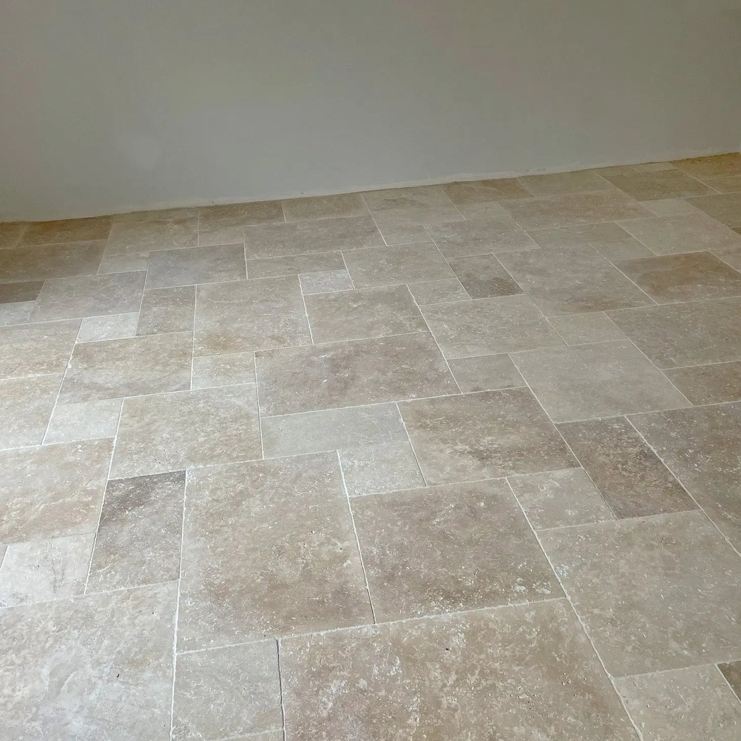 Dallage intérieur en TRAVERTIN CLASSIC - Minéral Pierre Naturelle