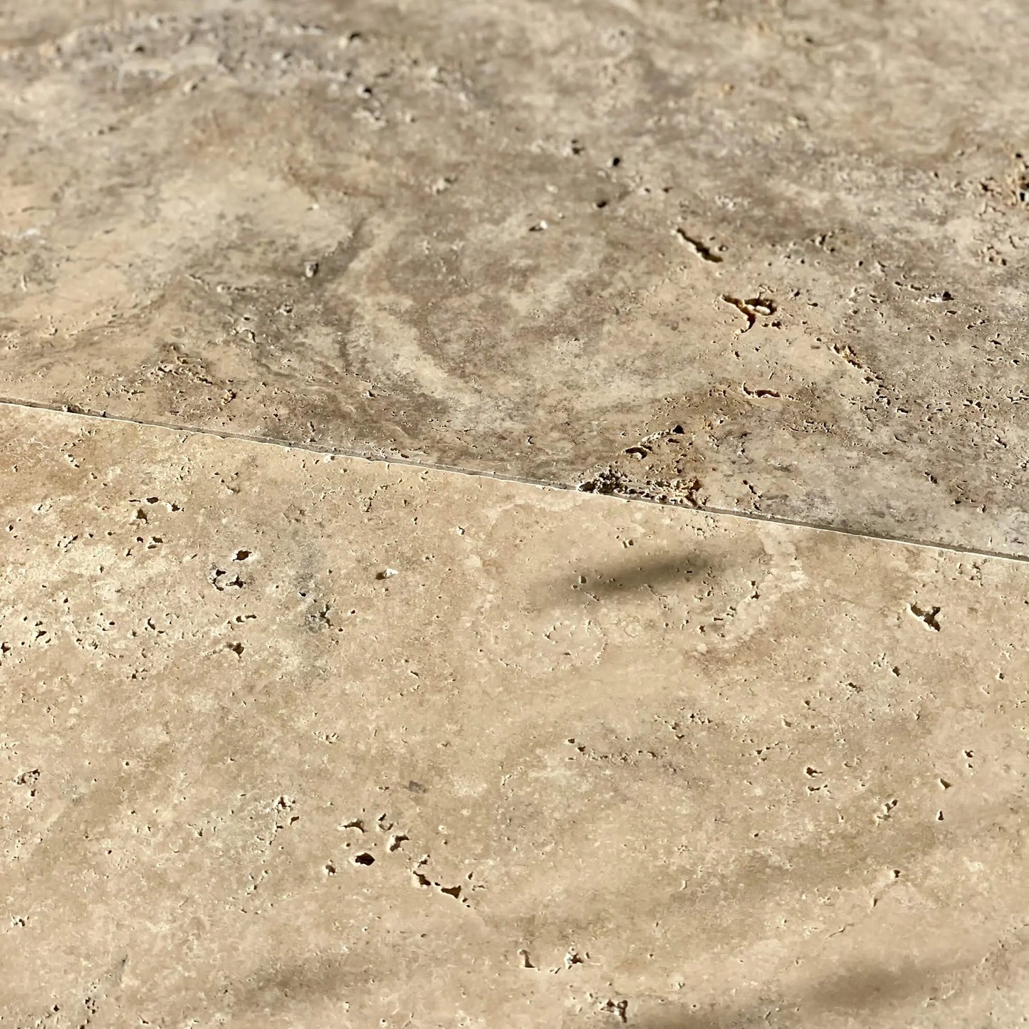 Dallage en TRAVERTIN PHILLY Vieilli - Minéral Pierre Naturelle