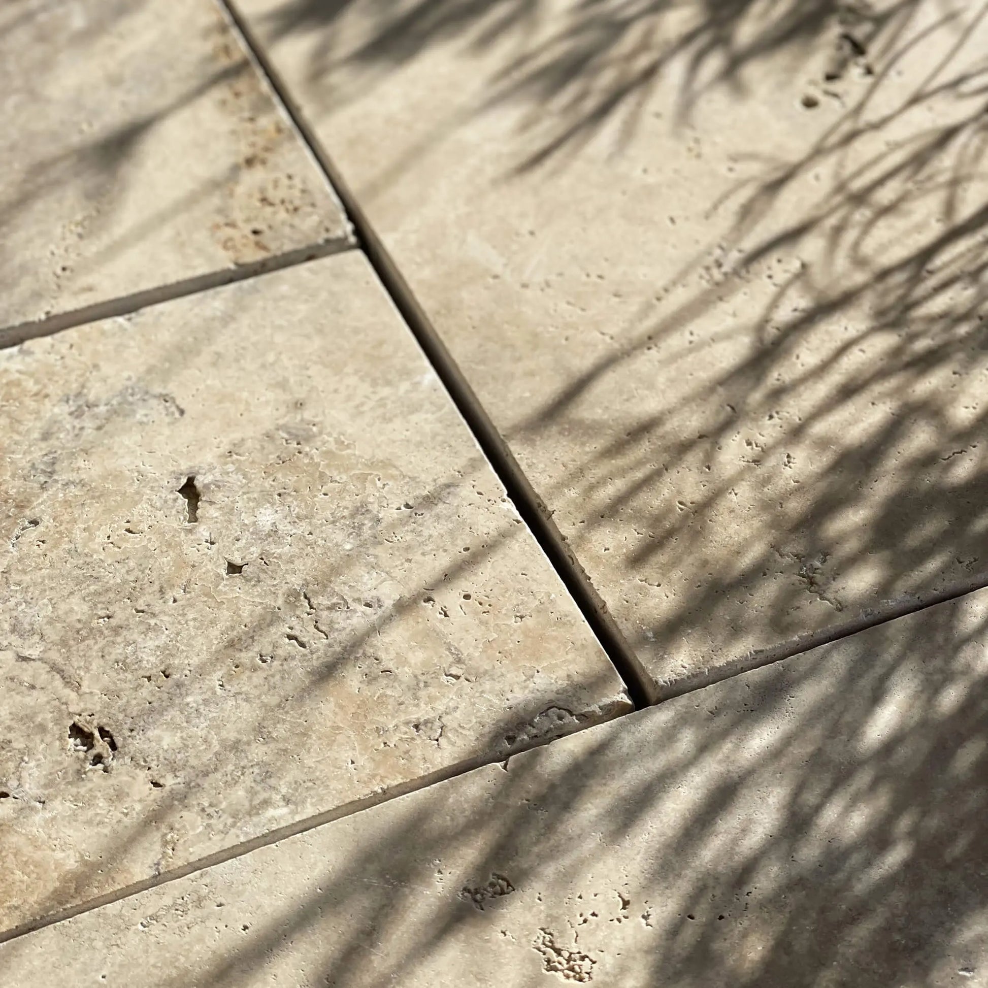 Dallage en TRAVERTIN PHILLY Vieilli - Minéral Pierre Naturelle