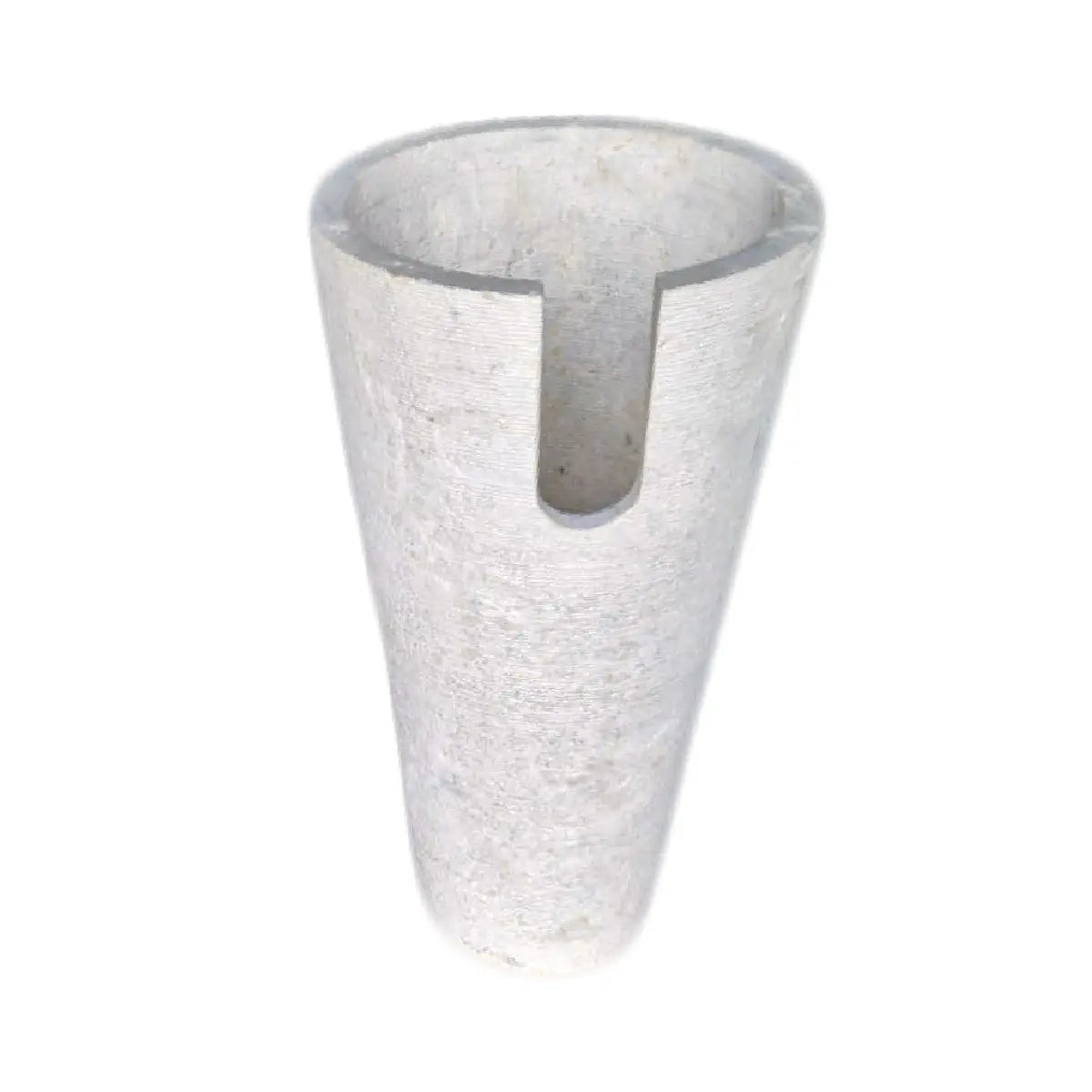 Vasque sur pied en marbre beige naturel, finition adoucie et pied brut. Percement évacuation. Pièce unique, design conique sobre et stable.