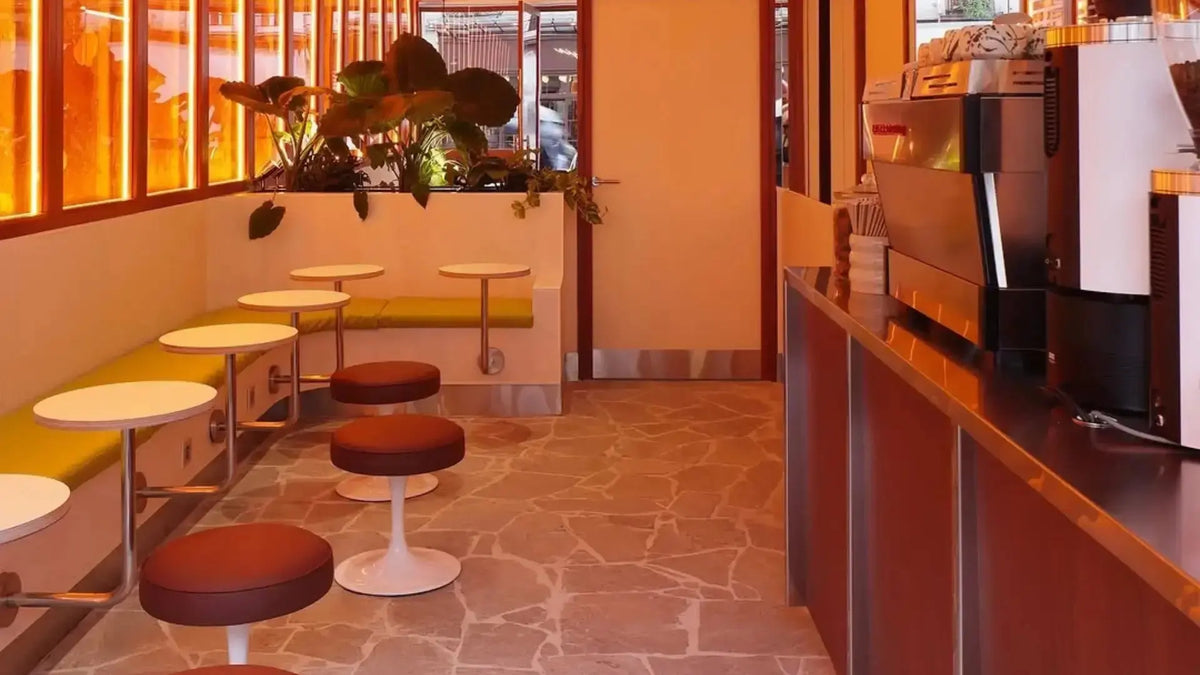 Latte Club in Paris: A retro café with a natural floor