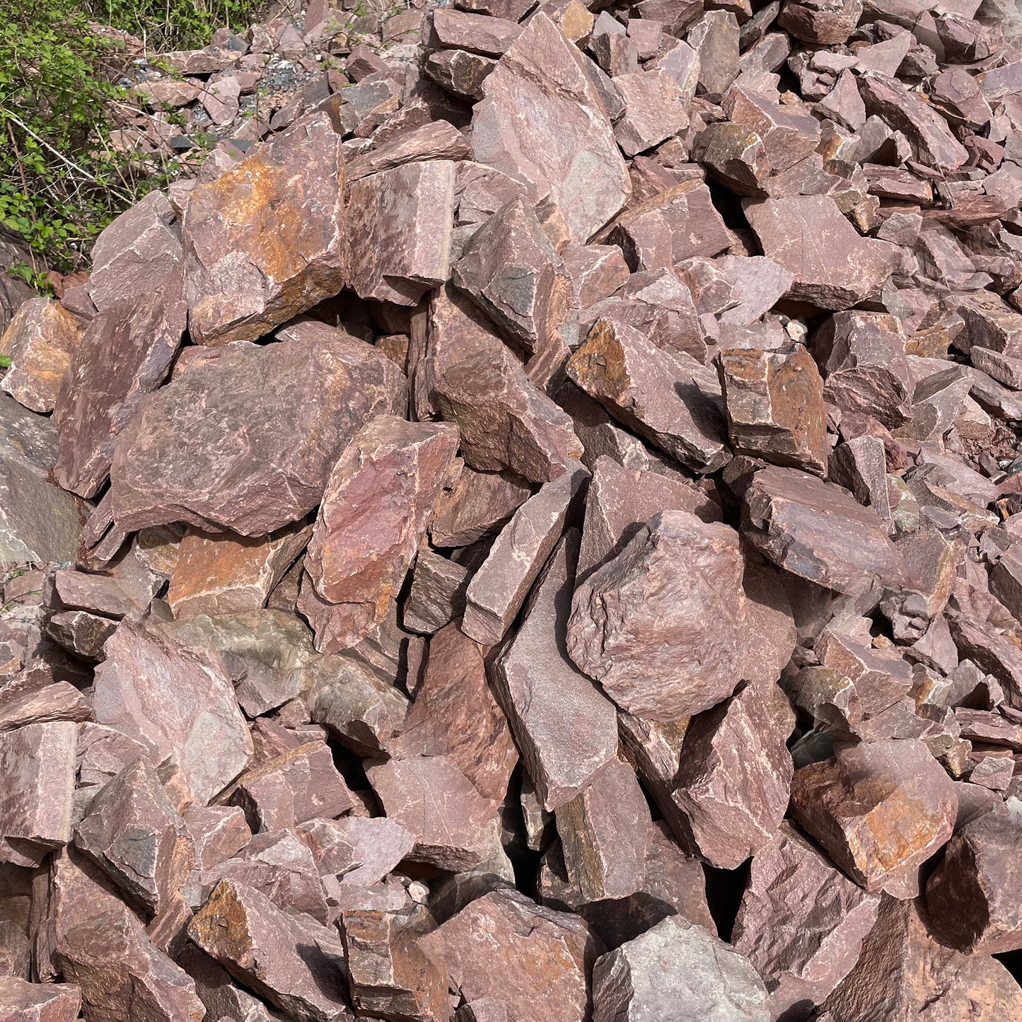 Rochers en QUARTZITE ROUGE