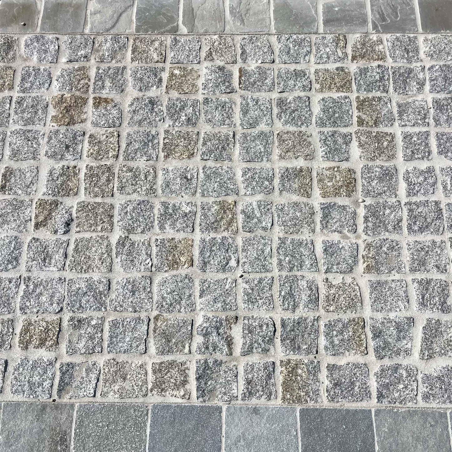 Pavé en GRANIT MIX gris jaune