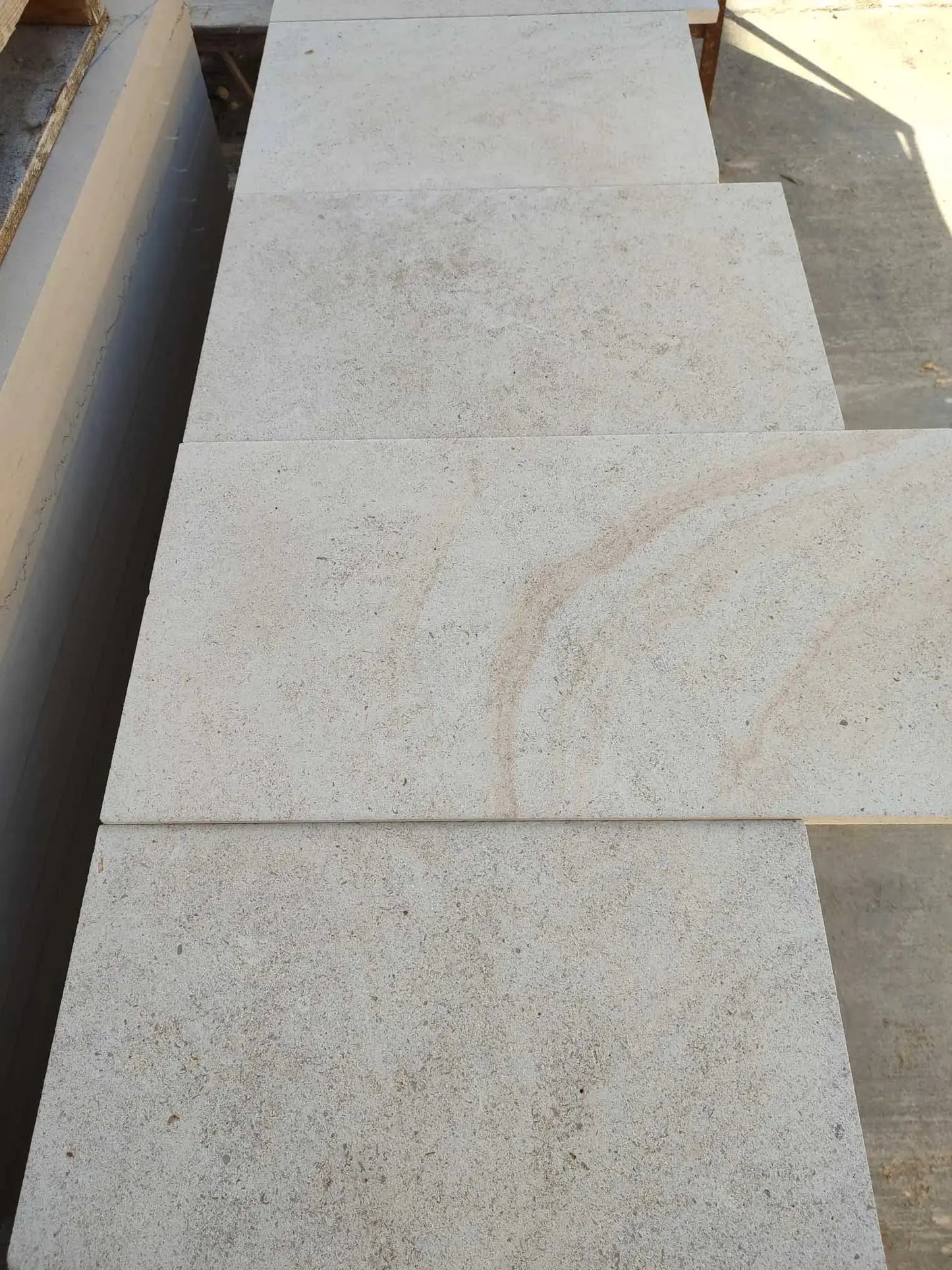 Dallage en pierre de Bourgogne SEMOND BEIGE Minéral pierre naturelle