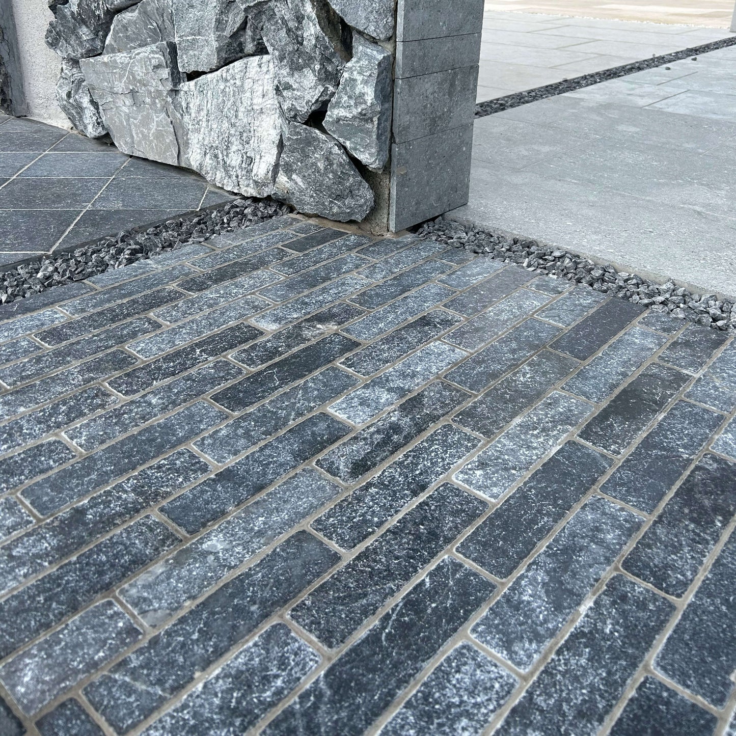 Pavé briquette en Pierre Bleue OCEAN BLUE