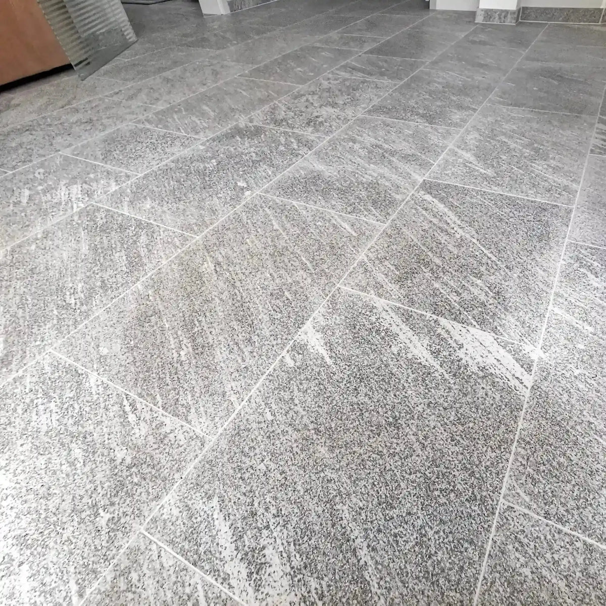 Dallage en Gneiss ALPINA WHITE Adouci Minéral pierre naturelle