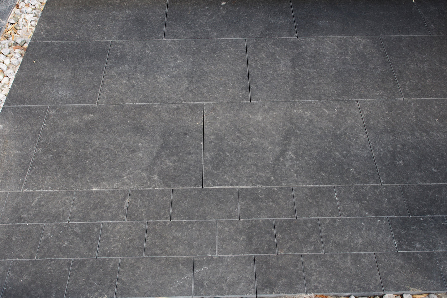 Dallage en BASALT SUPER BLACK