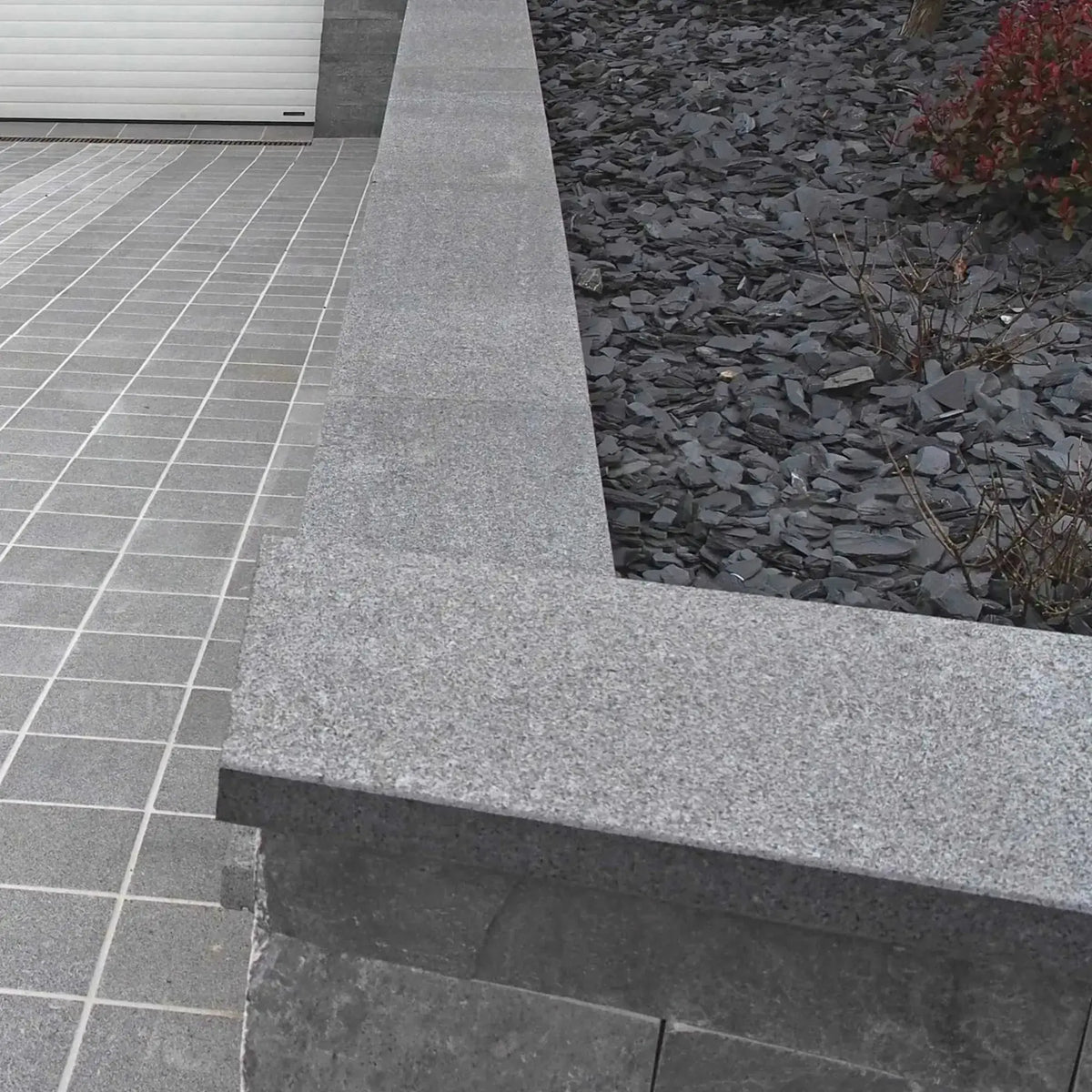 Couvre Mur en Granite KURU DARK Gris Foncé